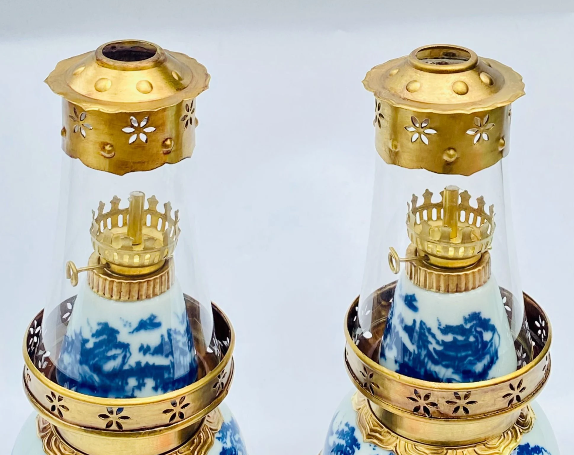 Đèn dầu sứ Bát tràng dát đồng